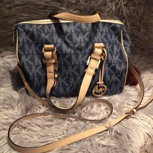 ✨Michael Kors crossbody purse✨